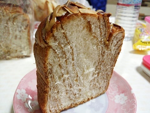 大人気の横浜元町で生まれた焼きたてパンのお店「 POPULAR ポンパドウル」のパン