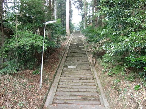クリックで拡大　熊野鳴滝神社　階段　はなまる　貸し別荘