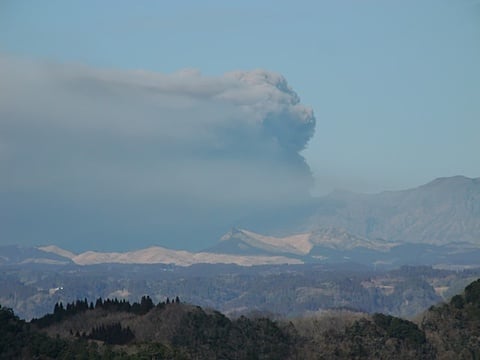 阿蘇山　噴火　火山灰